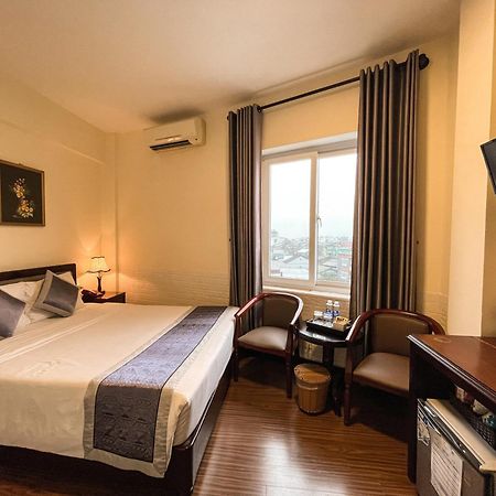 Baly Hotel Hue Exterior photo