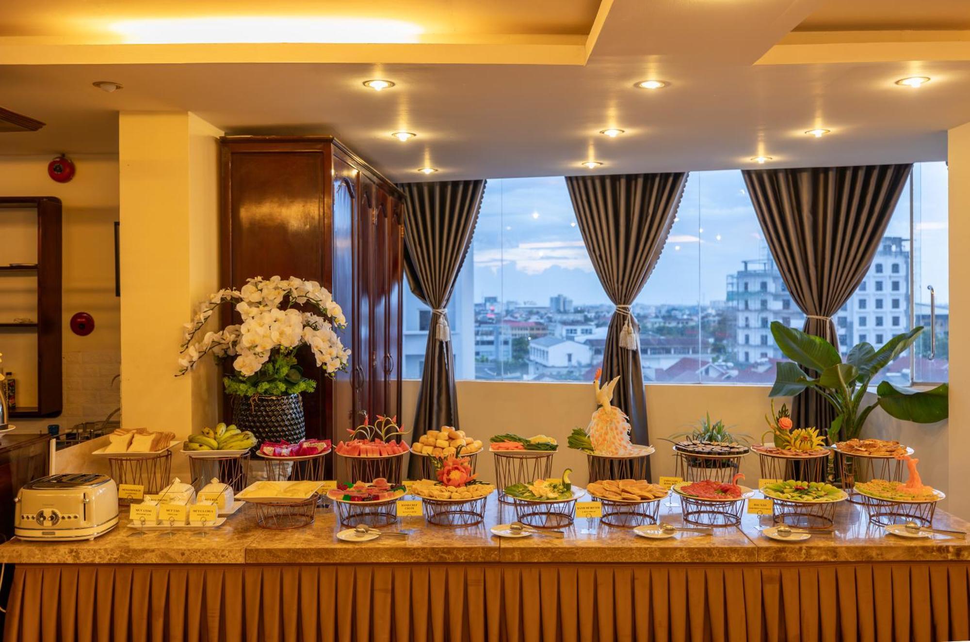 Baly Hotel Hue Exterior photo