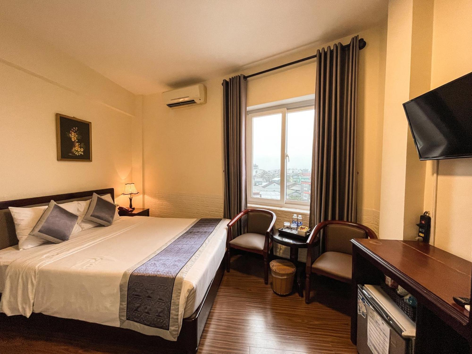 Baly Hotel Hue Exterior photo