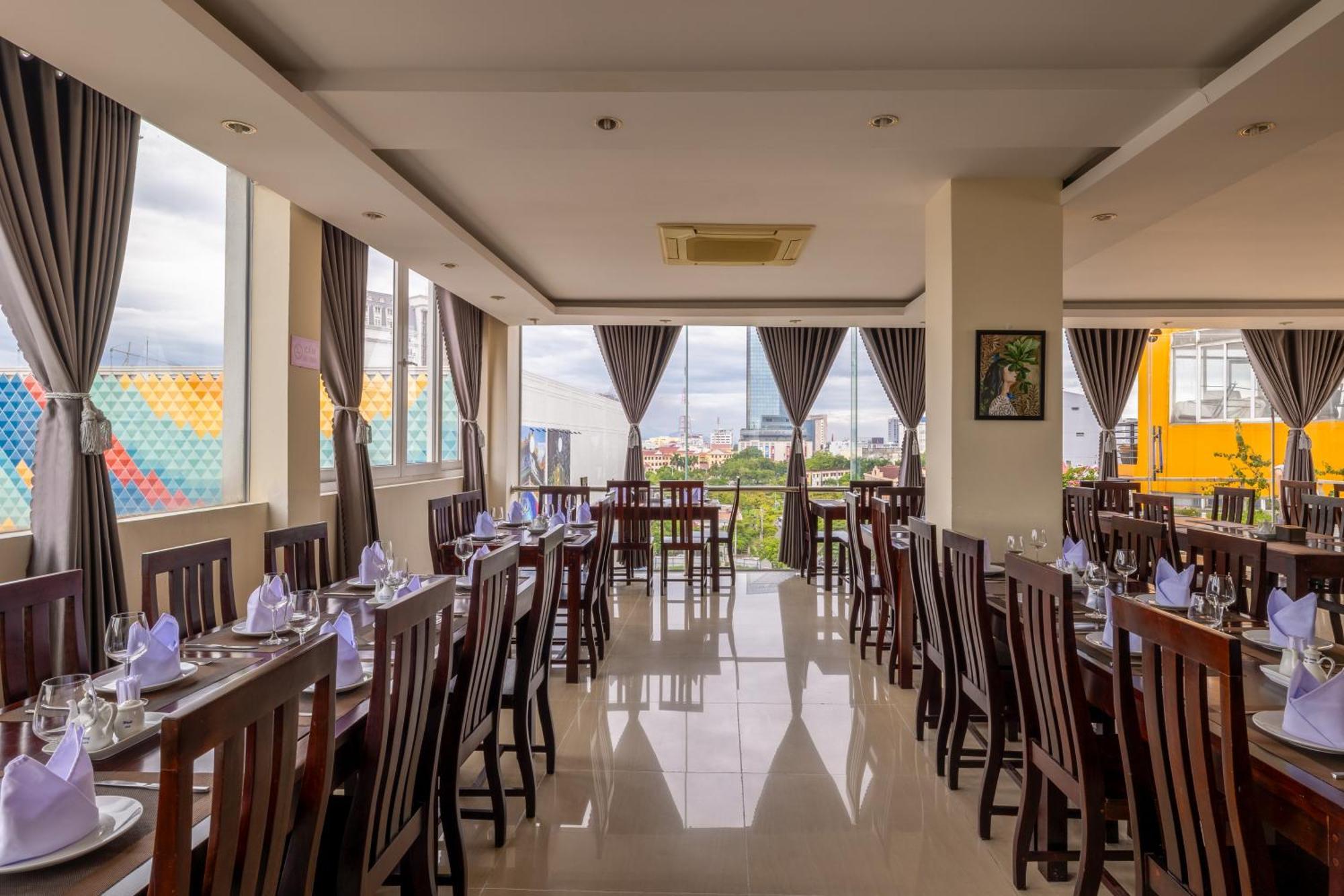 Baly Hotel Hue Exterior photo