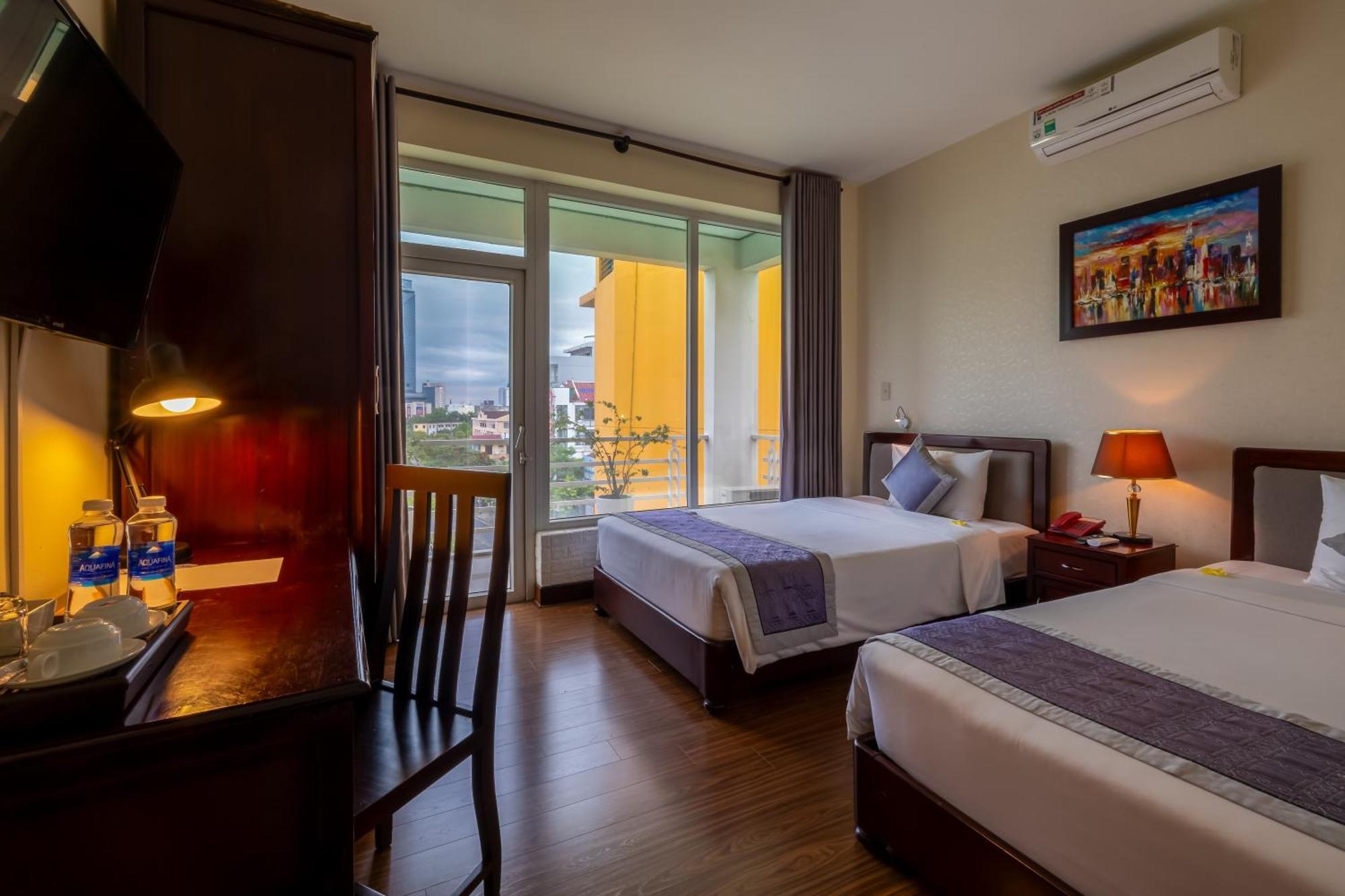 Baly Hotel Hue Exterior photo