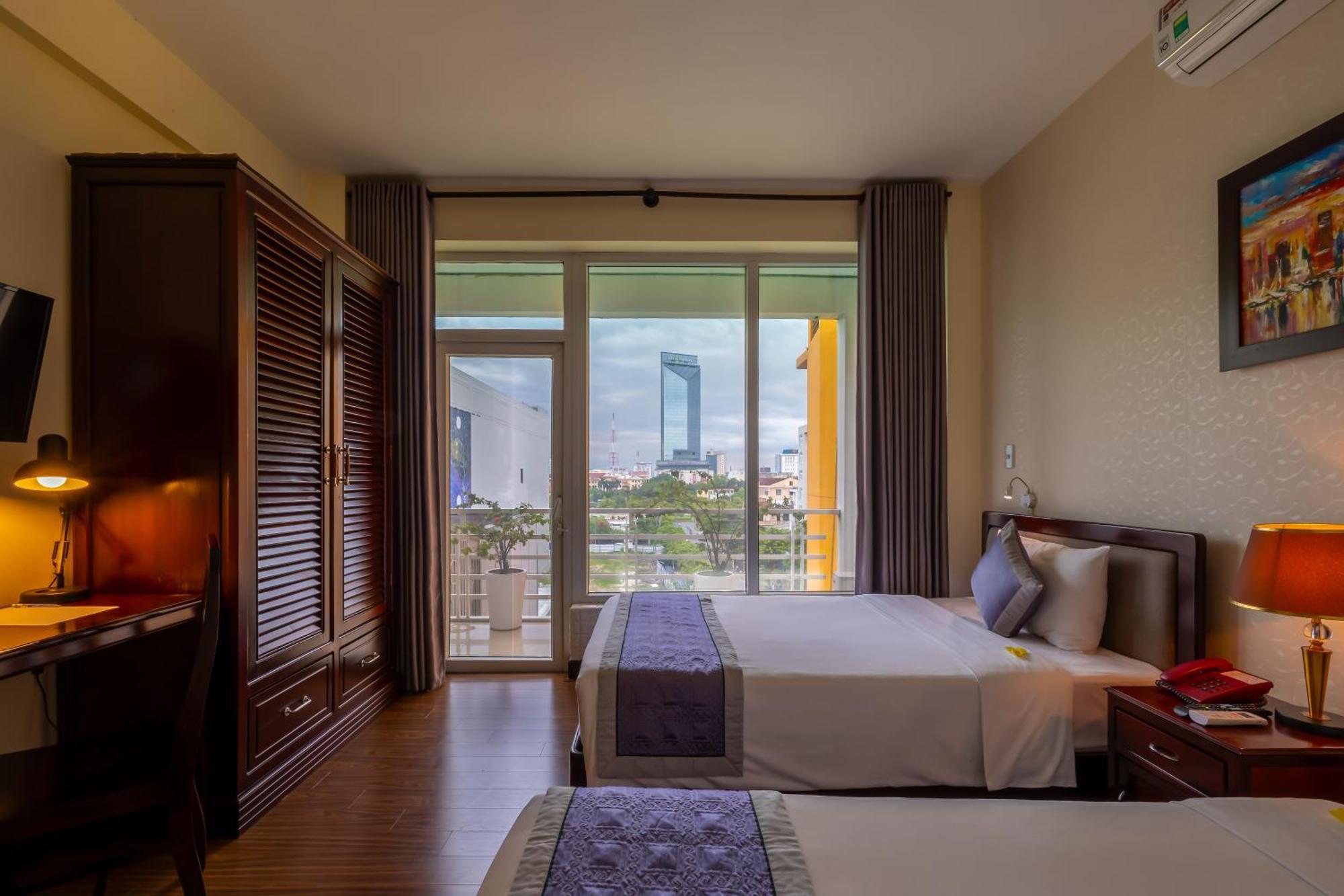Baly Hotel Hue Exterior photo