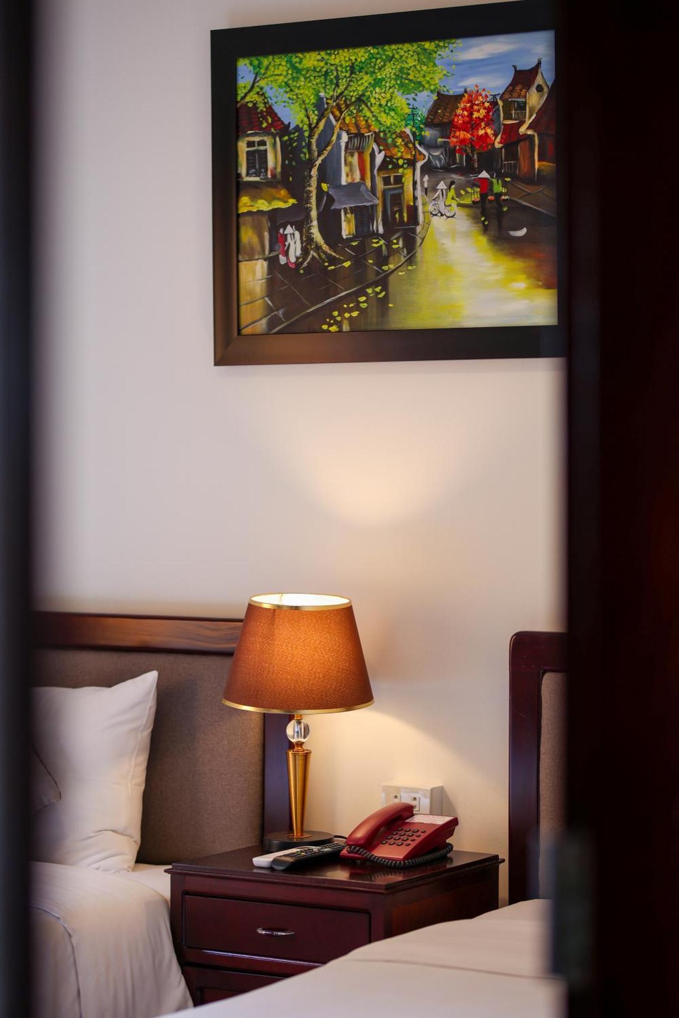Baly Hotel Hue Exterior photo