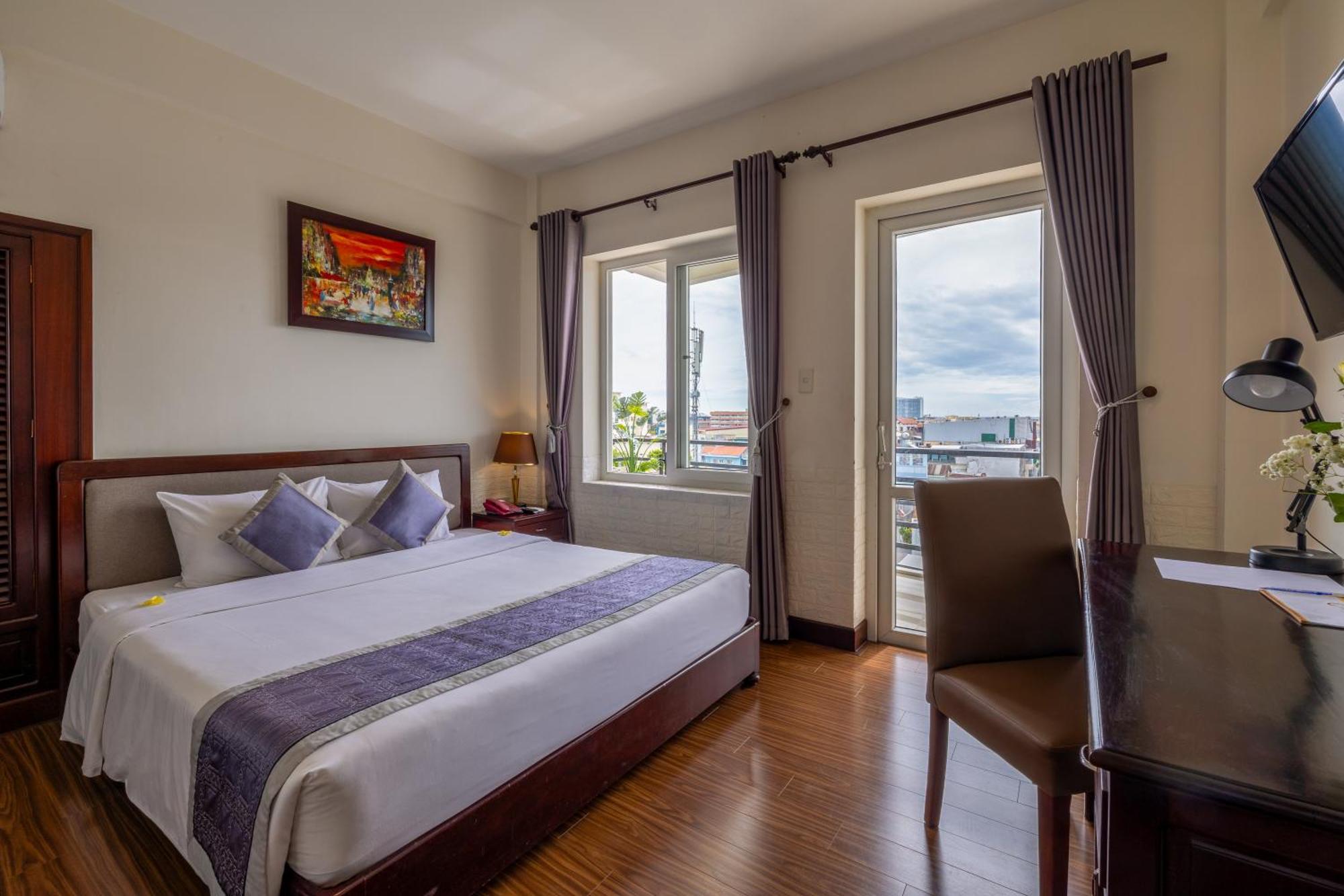 Baly Hotel Hue Exterior photo