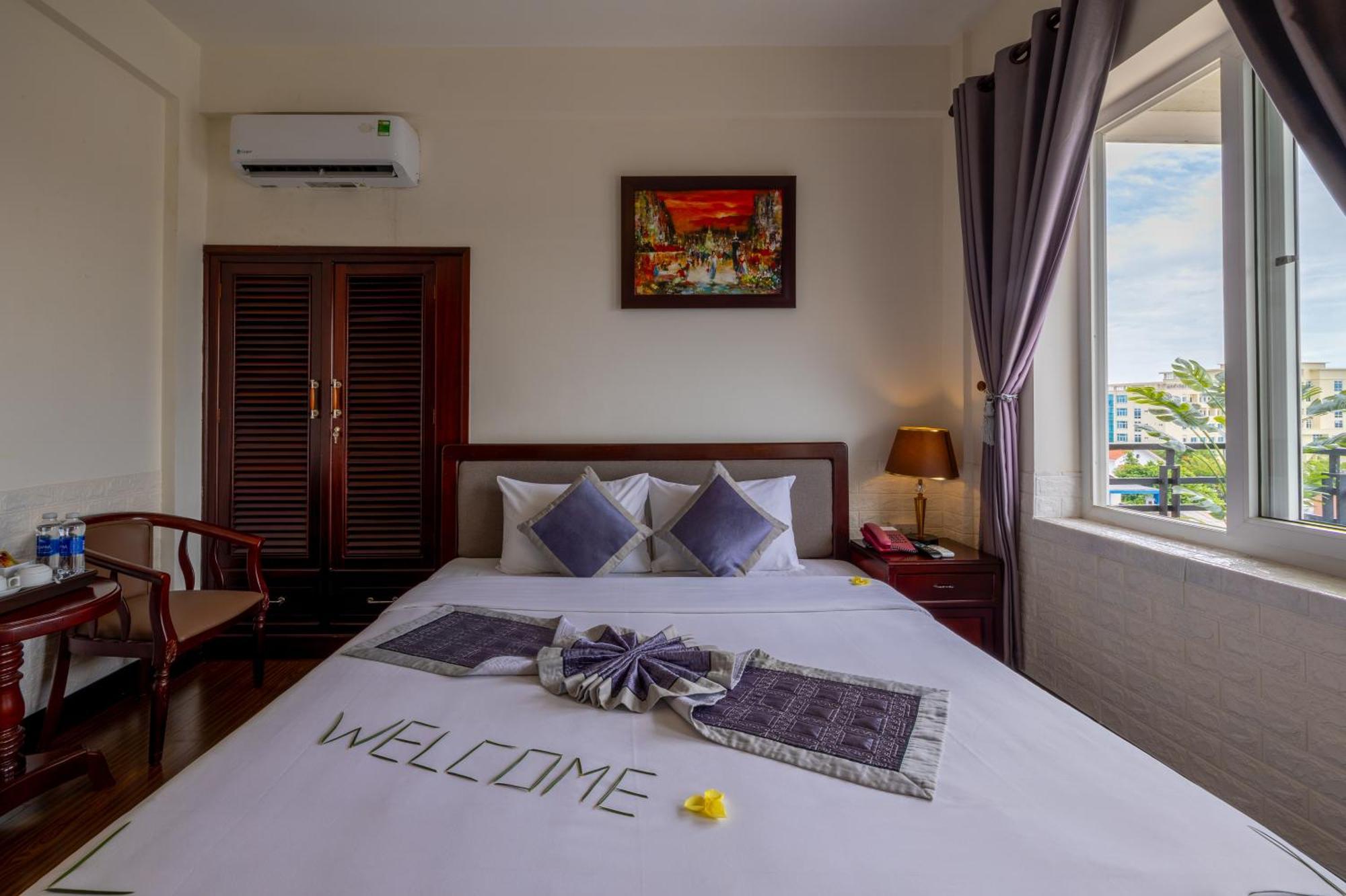 Baly Hotel Hue Exterior photo