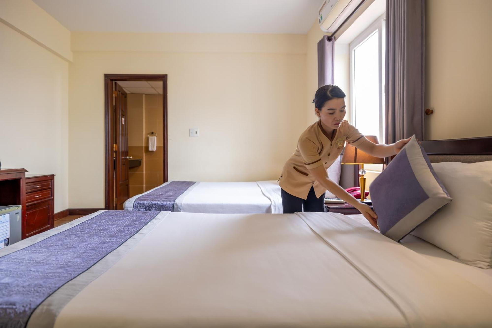 Baly Hotel Hue Exterior photo