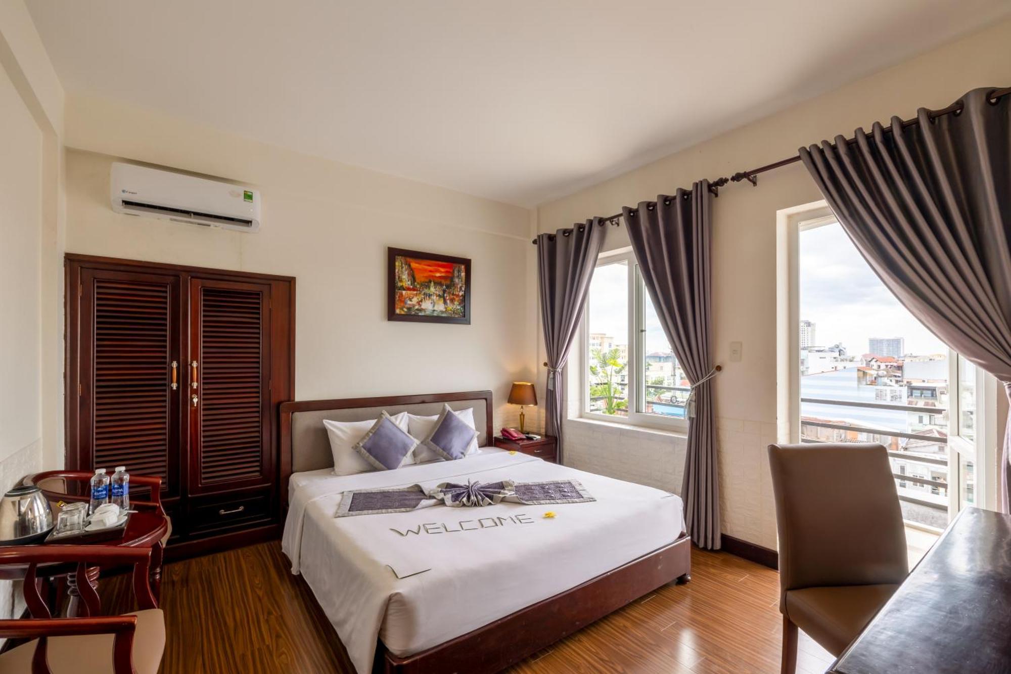 Baly Hotel Hue Exterior photo