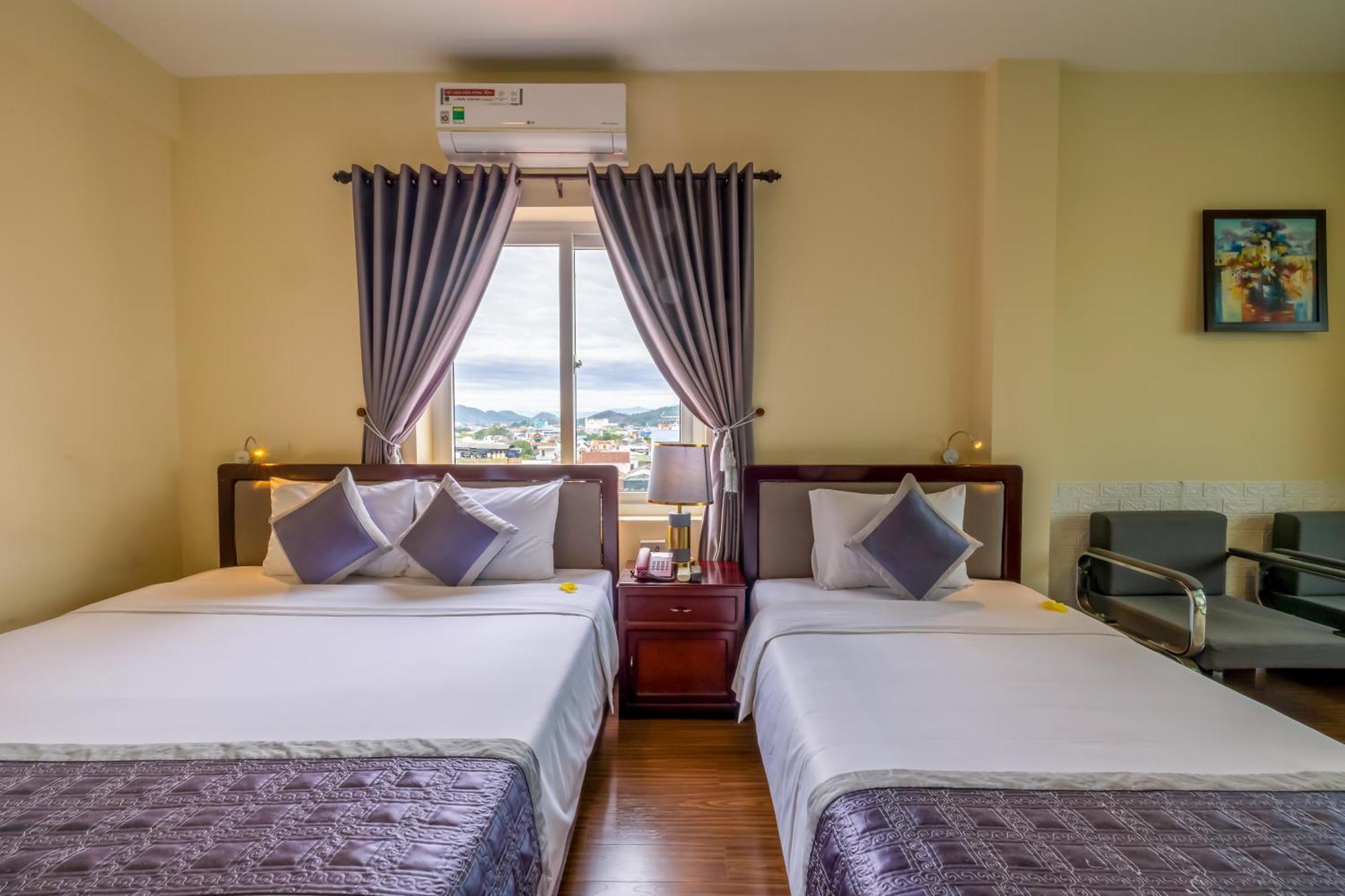 Baly Hotel Hue Exterior photo