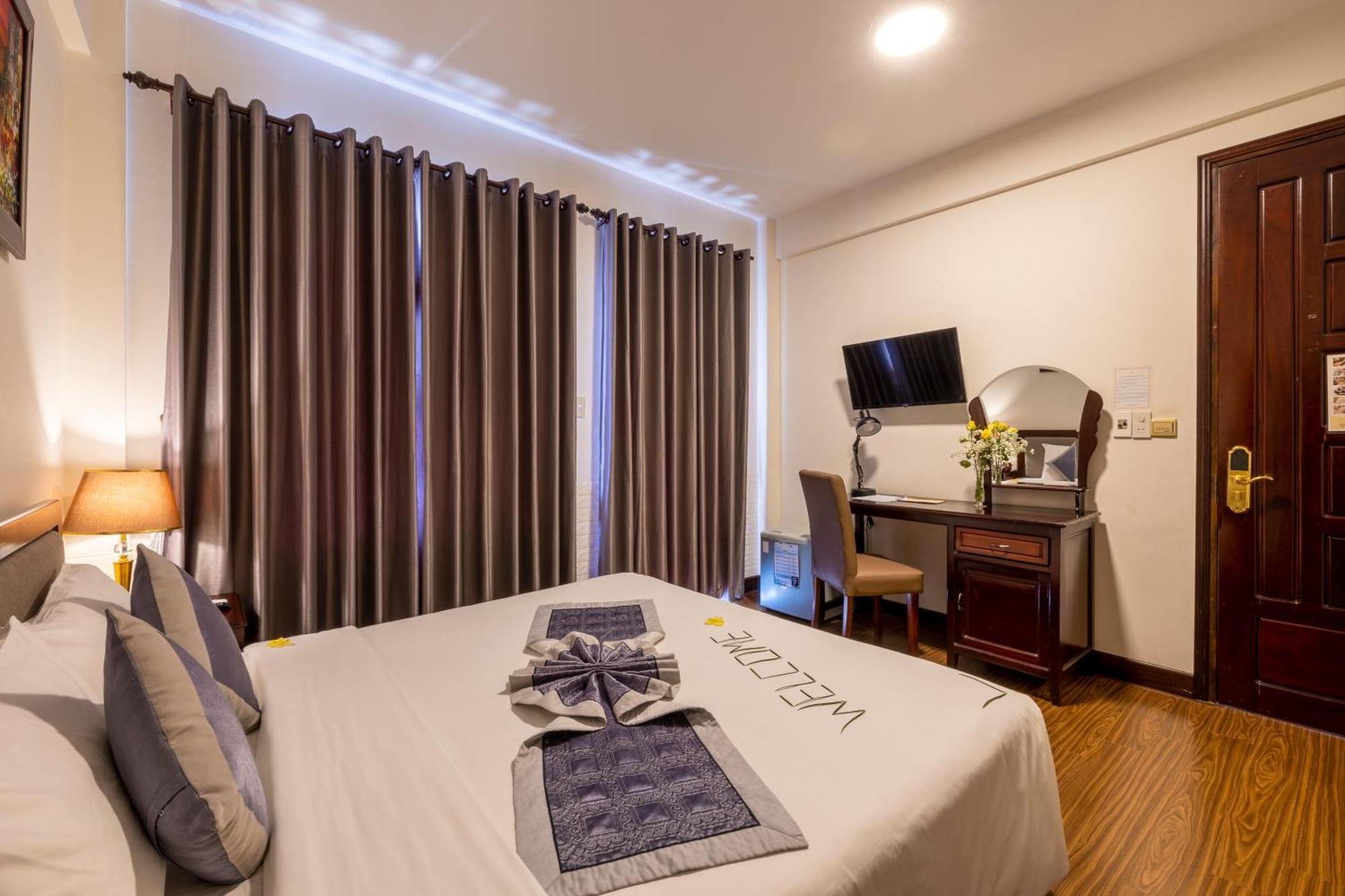 Baly Hotel Hue Exterior photo